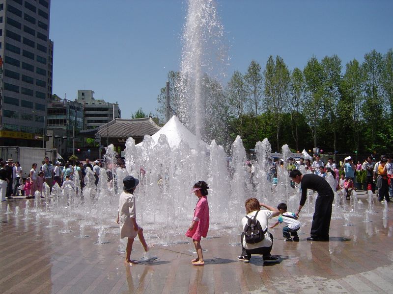 File:City Hall Plaza, Seoul.jpg