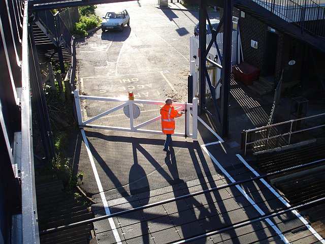 File:Closing the gate - geograph.org.uk - 272596.jpg