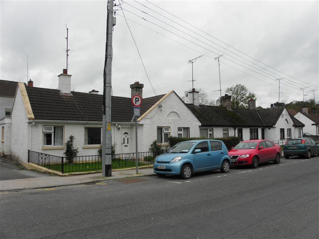 File:Cottages, Plantation Road - geograph.org.uk - 2653212.jpg