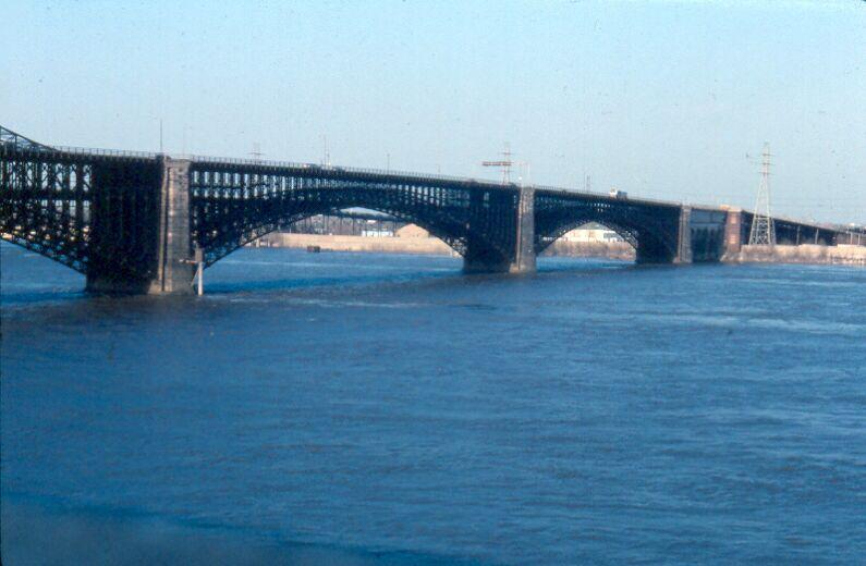 File:Eads Bridge (St Louis) C03090127.jpg