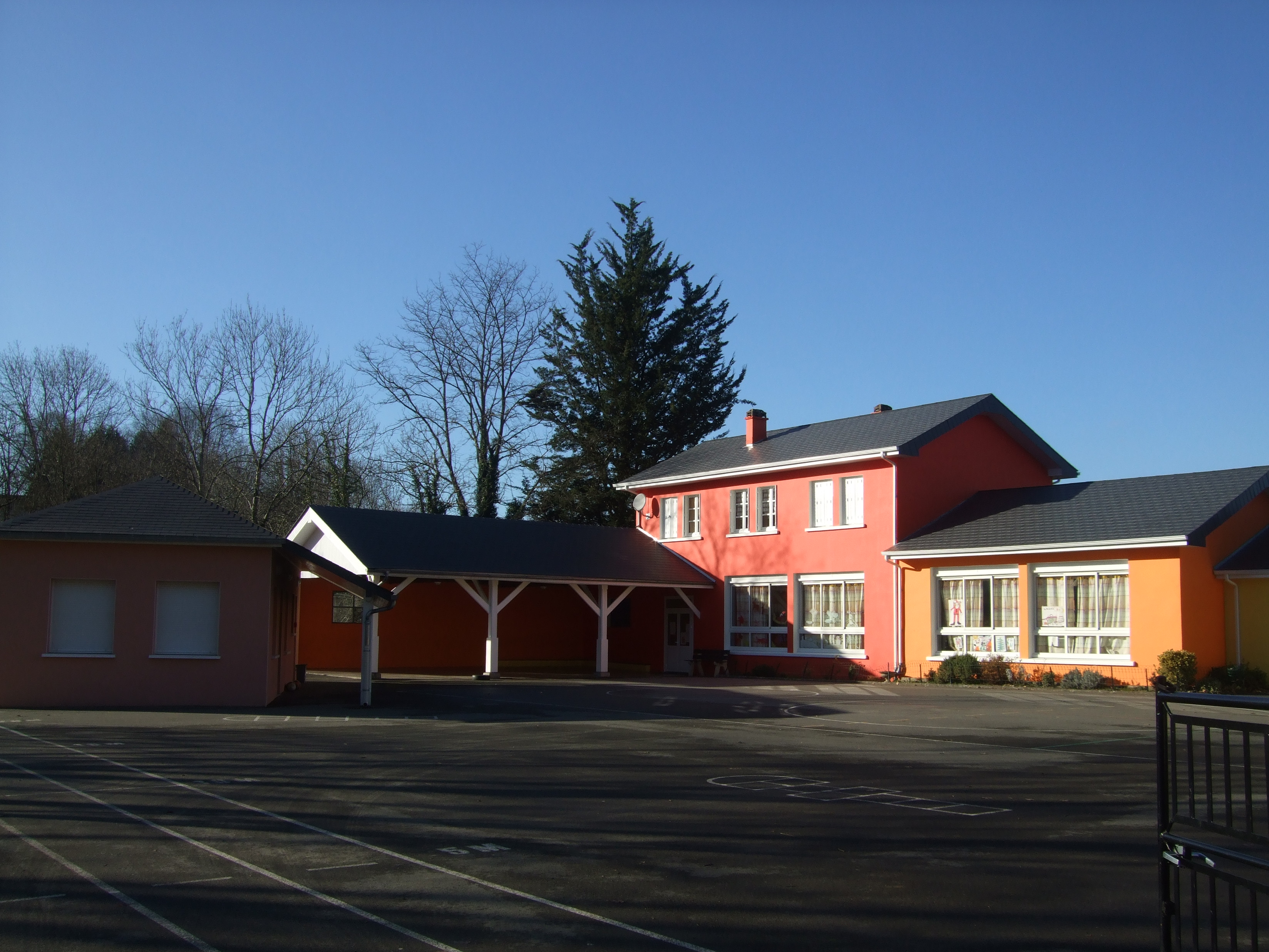 Файл:Eysus ecole 2.JPG — Википедия