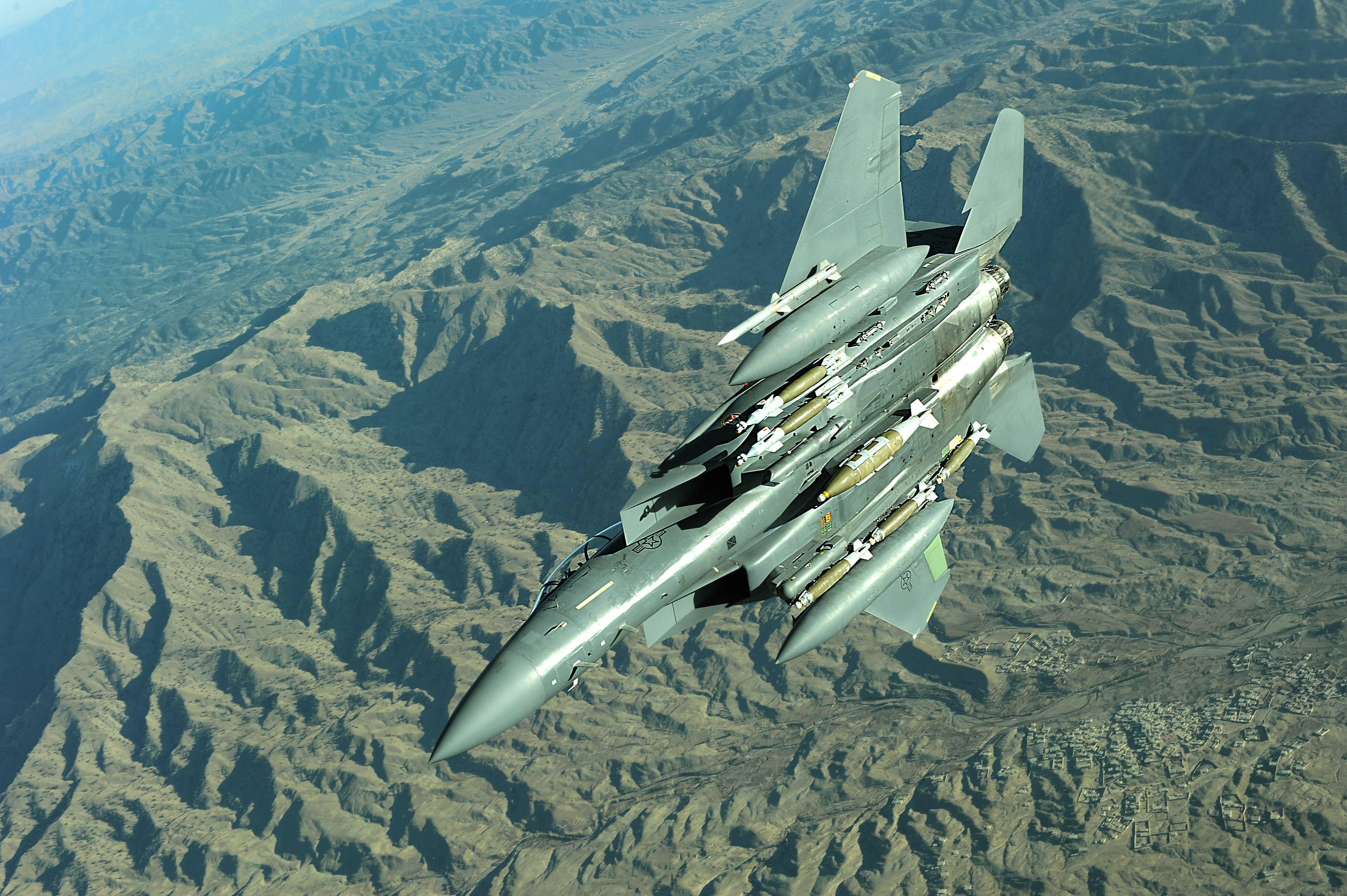 F-15e Strike Eagle с бомбами