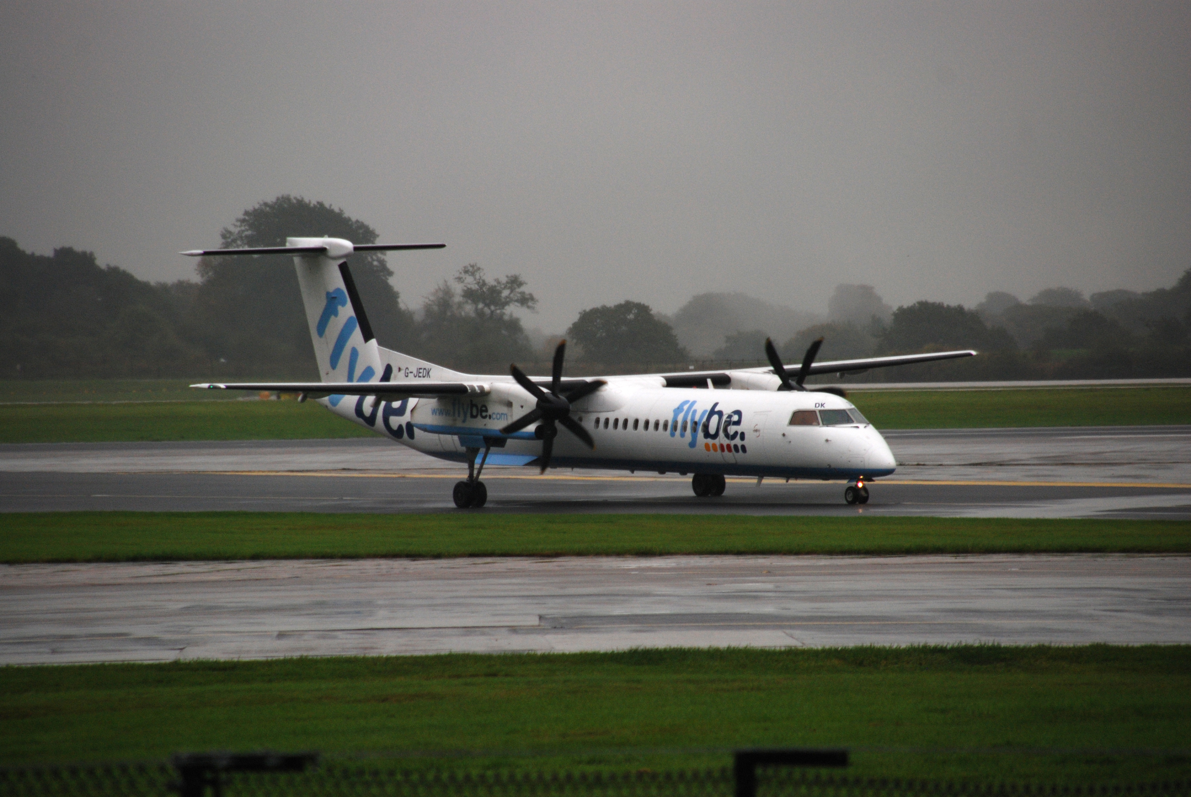 Canada dhc 8 400. DHC-8-400 самолет вес.