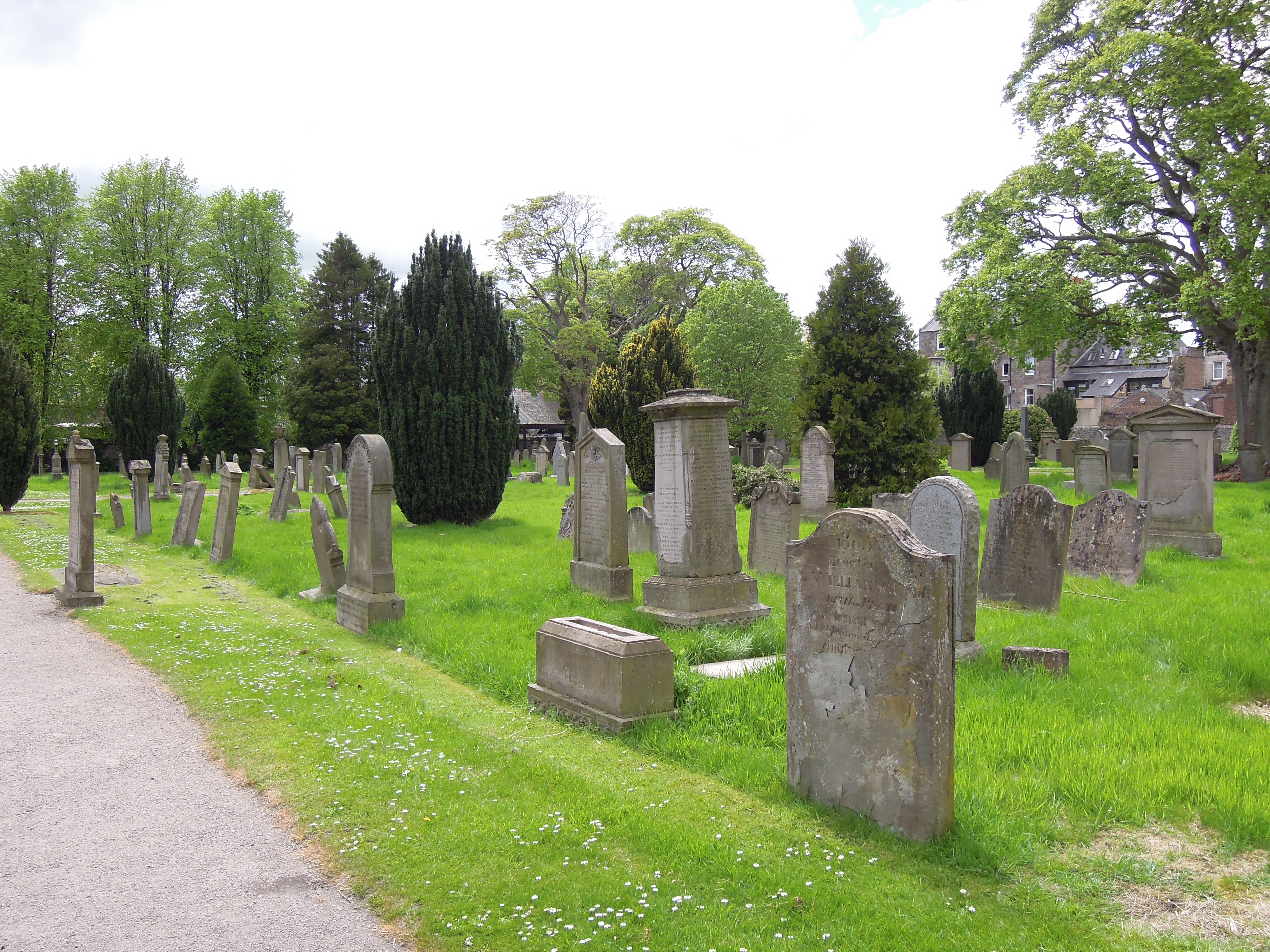 Похоронен на английском. Хайгейтское кладбище Великобритания. Кладбище Грейфрайерс. Древнеримское кладбище с надгробиями Англия. Кладбище Гленкри Ирландия.