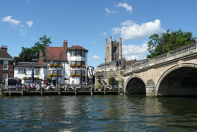 File:Henley waterfront - geograph.org.uk - 947927.jpg