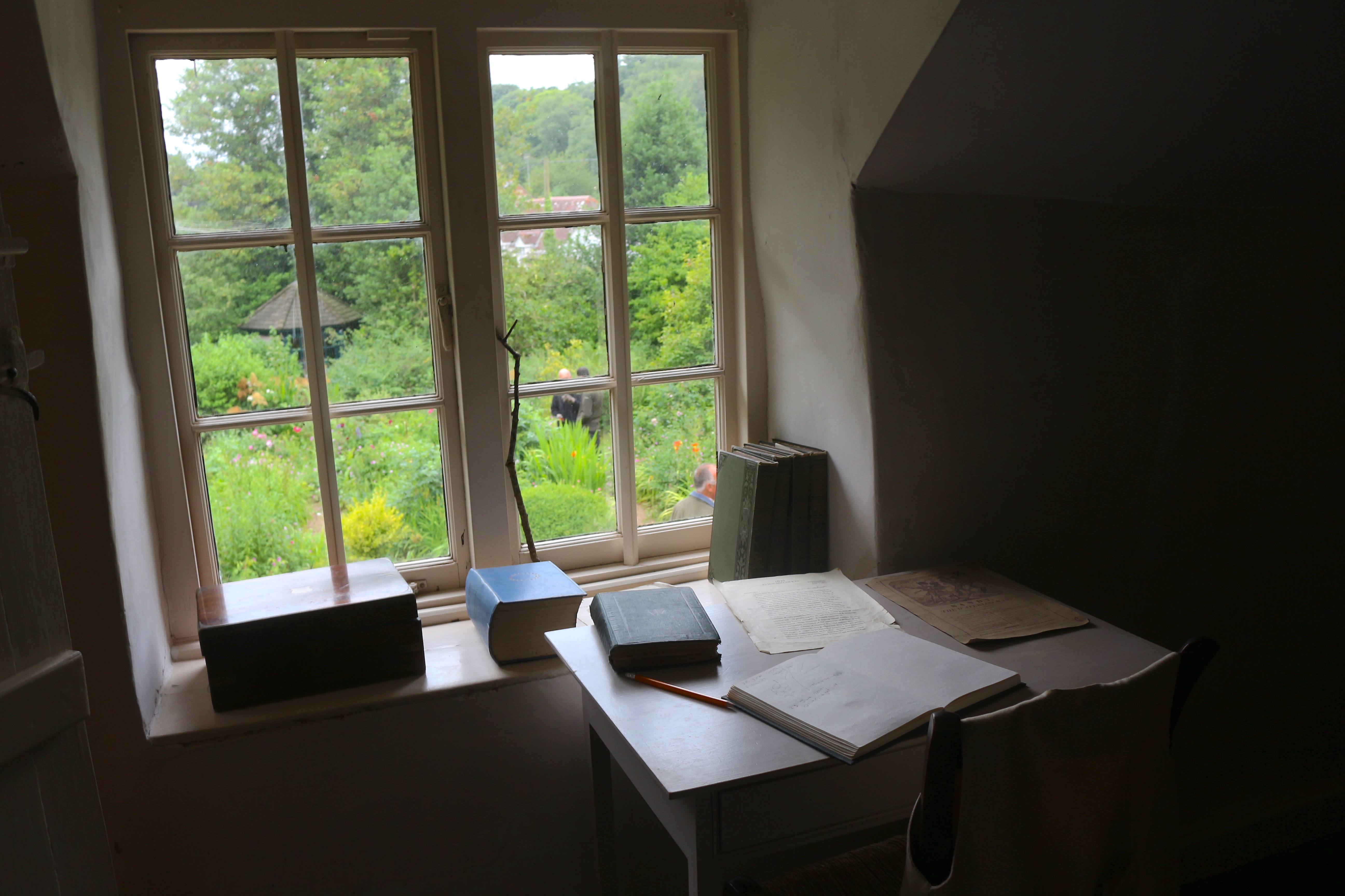 File Interior Of Hardy S Cottage Showing His Writing Desk Jpg