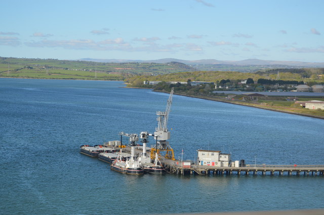 File:Jetty in the Tamar - geograph.org.uk - 5572261.jpg