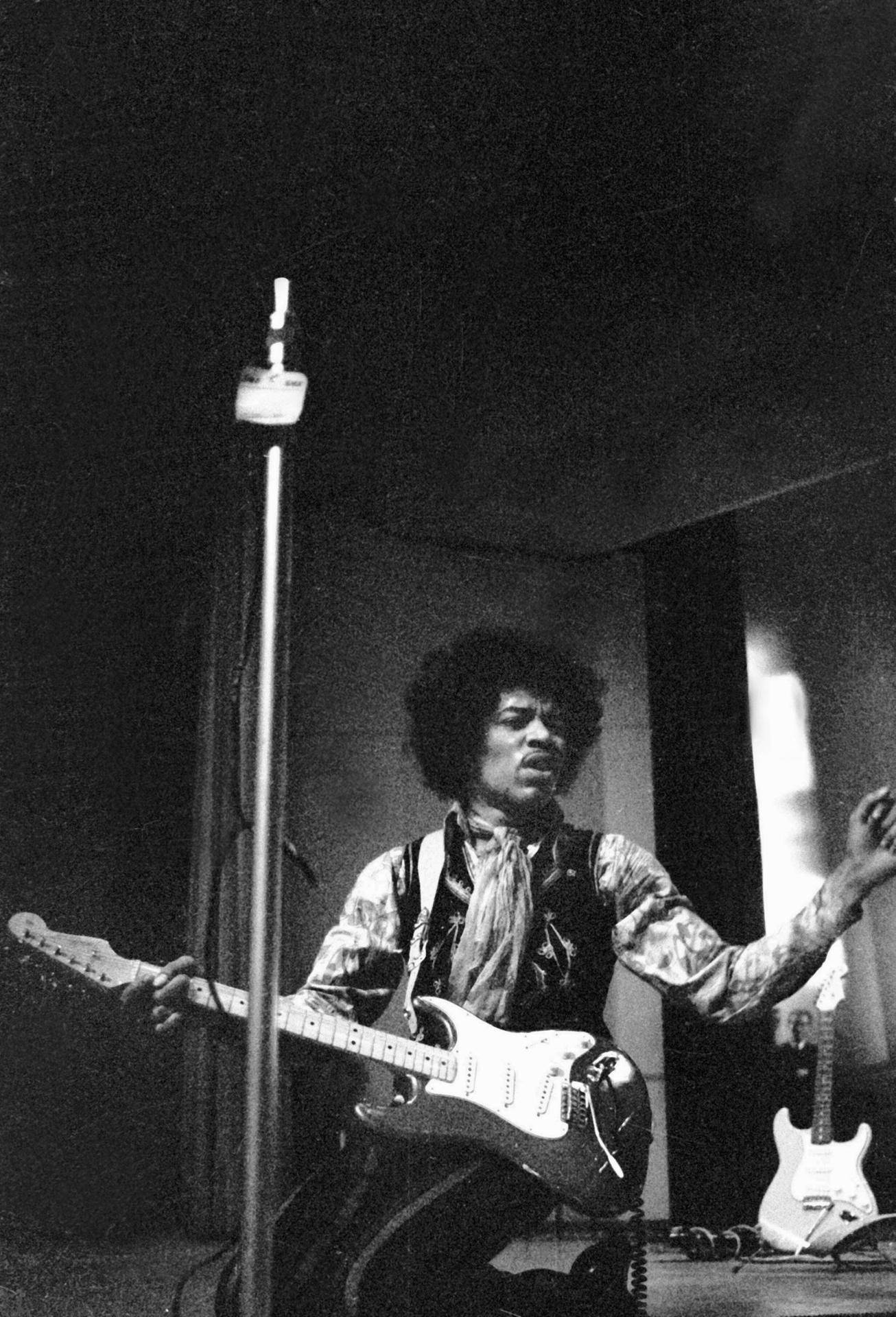 File:Jimi-Hendrix-1967-Helsinki-a.jpg - Wikimedia Commons