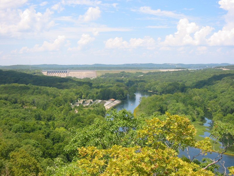 File:Lake Taneycomo.jpg