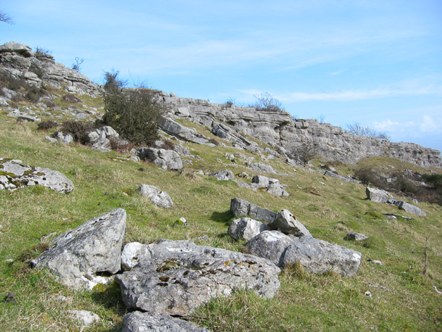 Limestone crags on Hampsfell - geograph.org.uk - 354847
