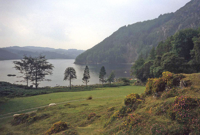 File:Llyn Gierionydd - geograph.org.uk - 1437909.jpg