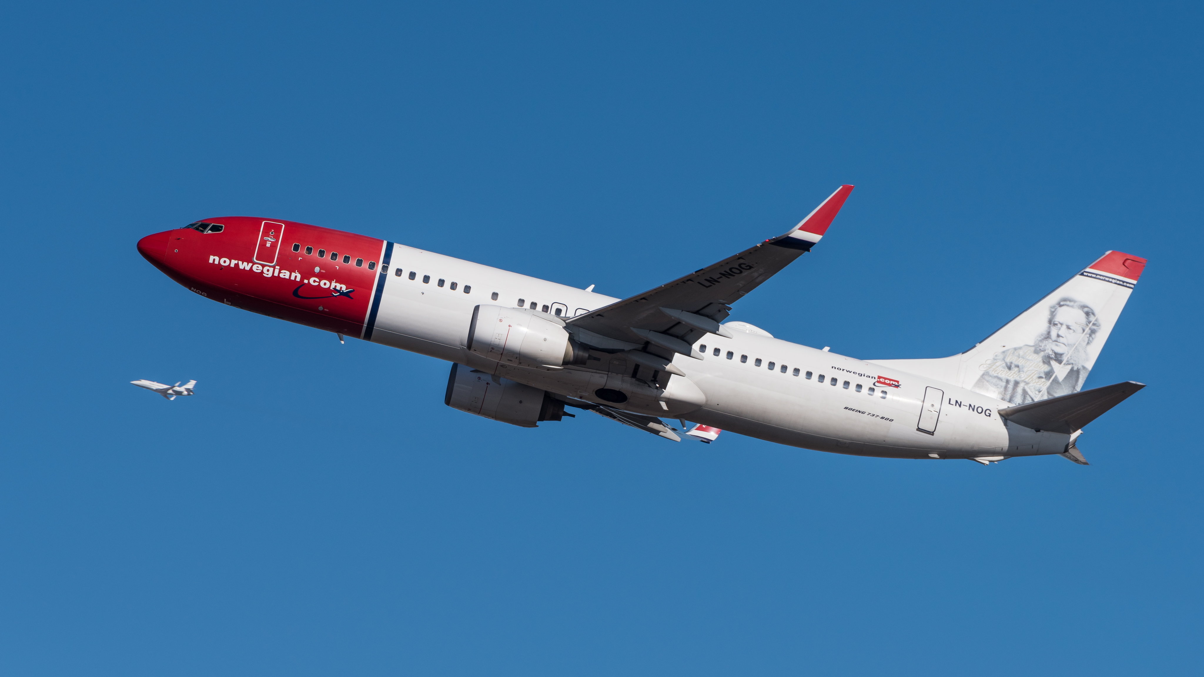 File:Norwegian Air Shuttle Boeing 737-86N LN-NOG MUC 2015 02.jpg - Wikimedia Commons