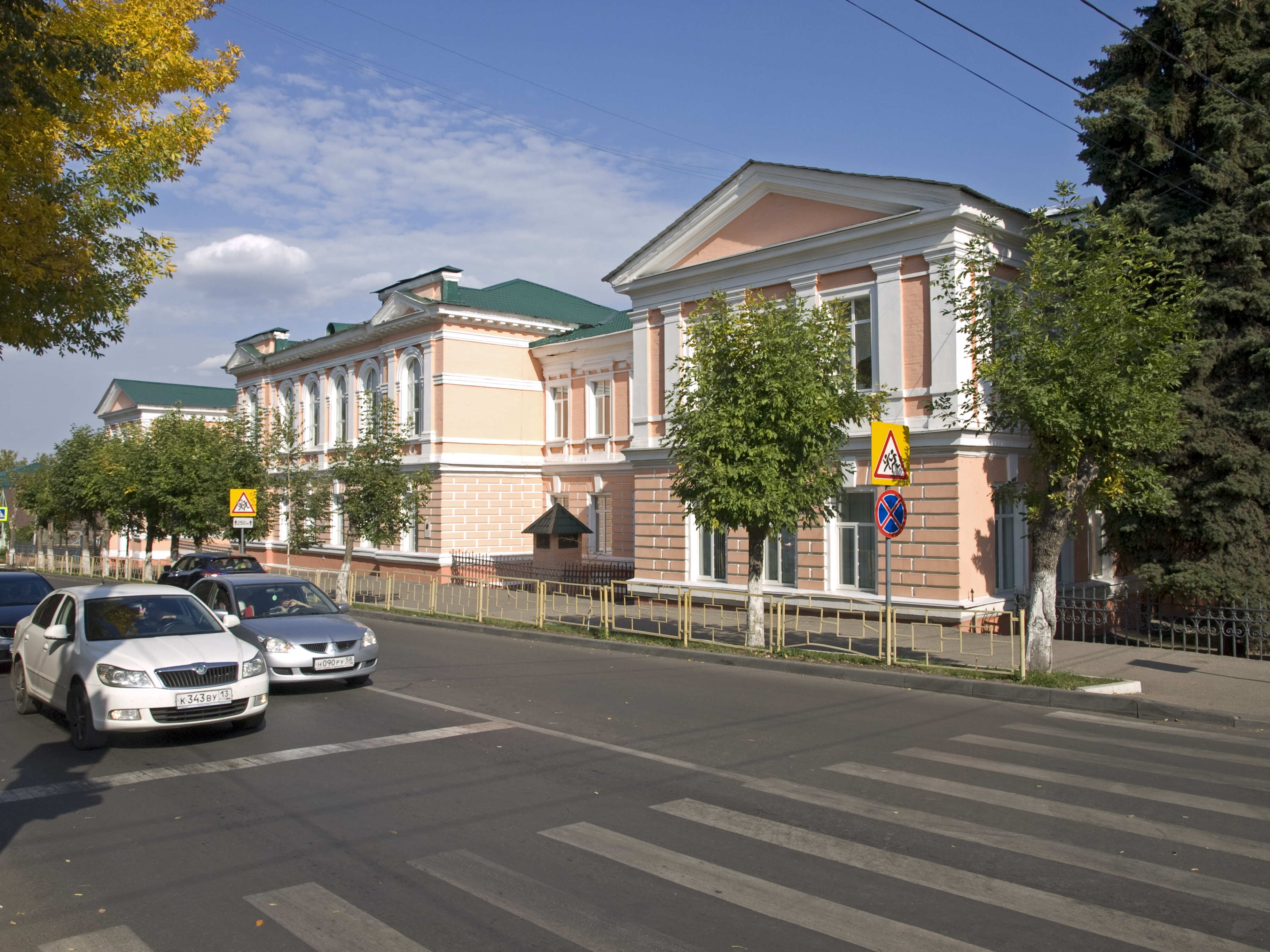 Улица Володарского. Володарский Большевик. Володарского 1 Екатеринбург. Училище напротив Андреевского Челябинск. Школа 51 пенза