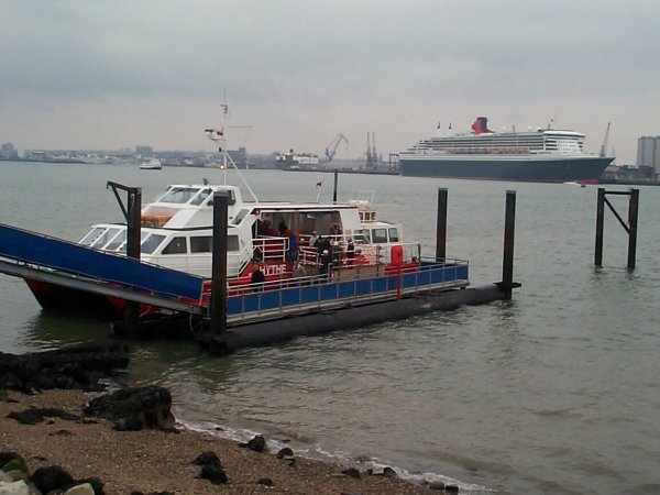 File:Queen Mary 2 viewed from Hythe - geograph.org.uk - 630616.jpg