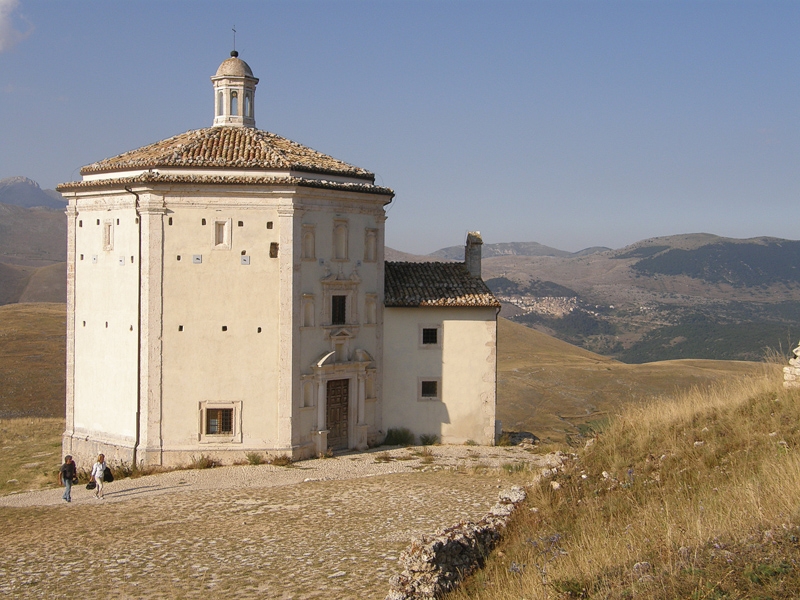 File:Rocca Calascio 2009 22 (RaBoe).jpg