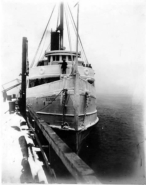 File:Steamer DOLPHIN docked at Juneau, 1901 (TRANSPORT 761).jpg