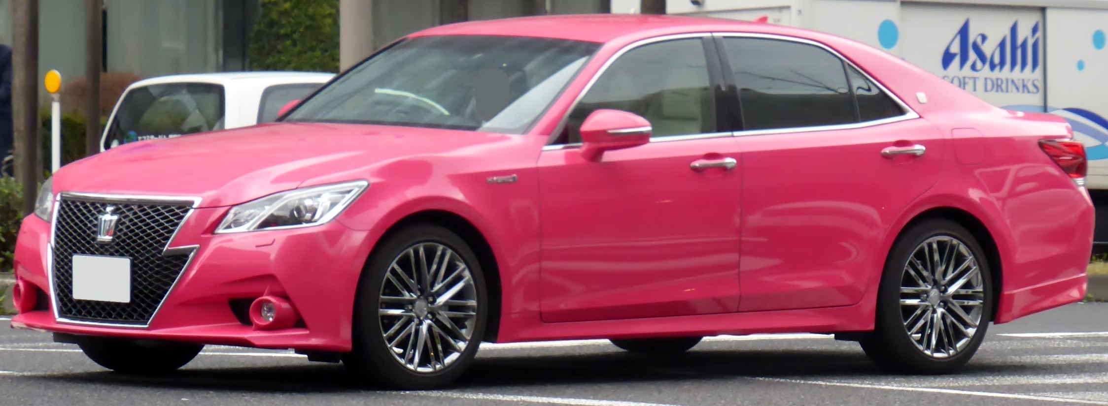 Toyota Crown Pink