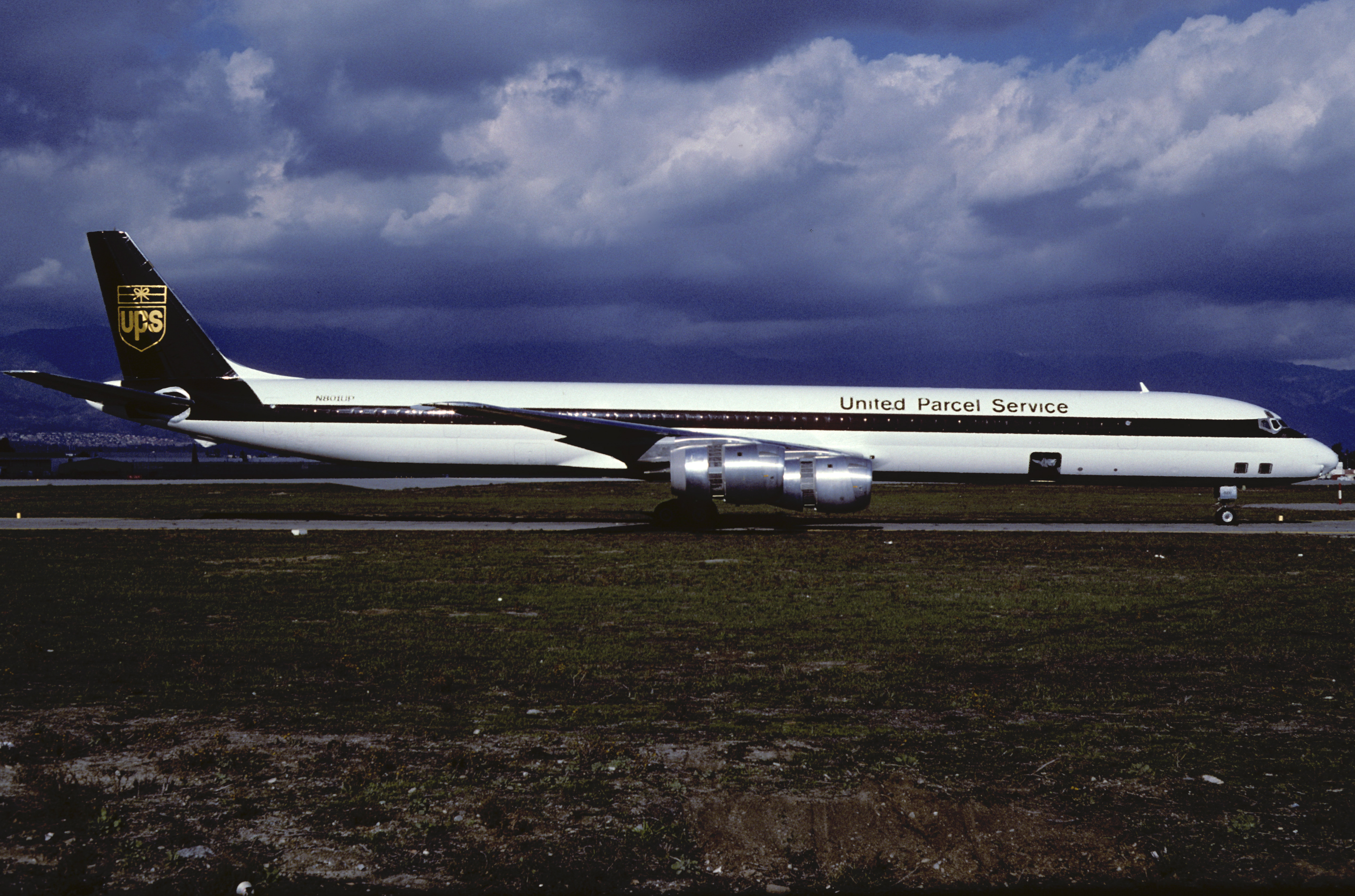 Aoh3. DC 8 ups. DC-8-73. Douglas DC-8-73cf салон. DC 8 73 F Classic.