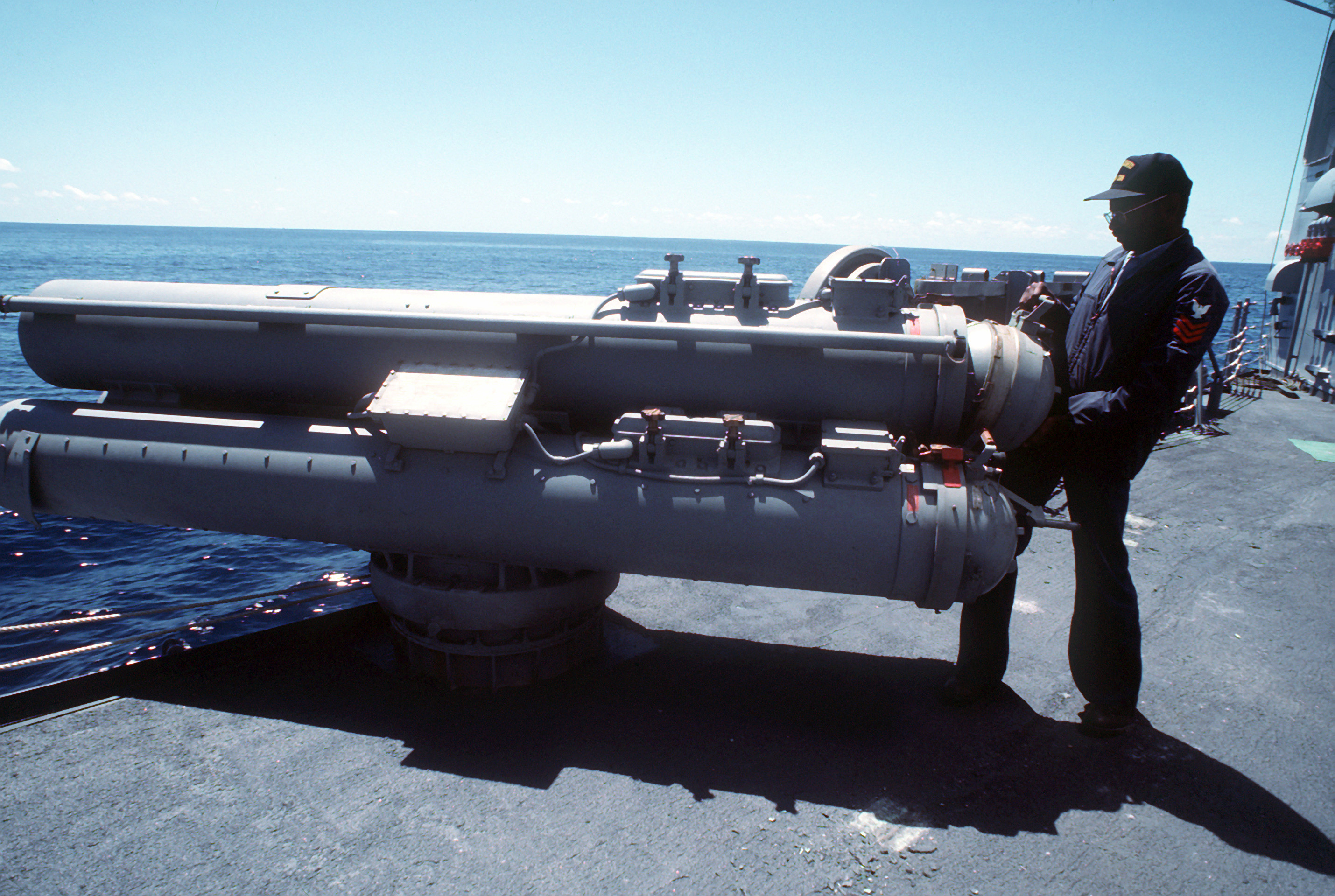 File Uss Curts Ffg 38 Mark 32 Surface Vessel Torpedo Tubes Jpg Wikimedia Commons