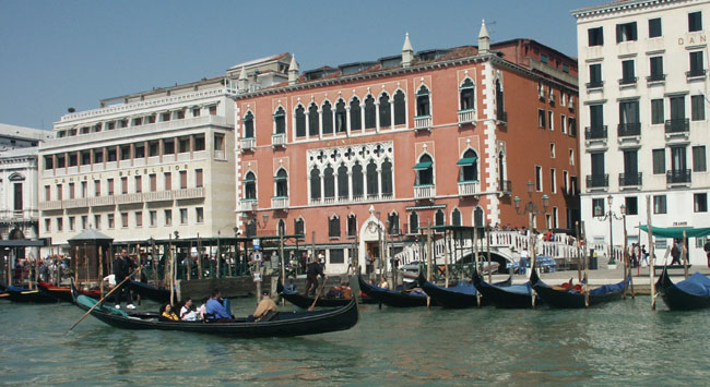 http://upload.wikimedia.org/wikipedia/commons/d/de/Venice%28View2%29.JPG