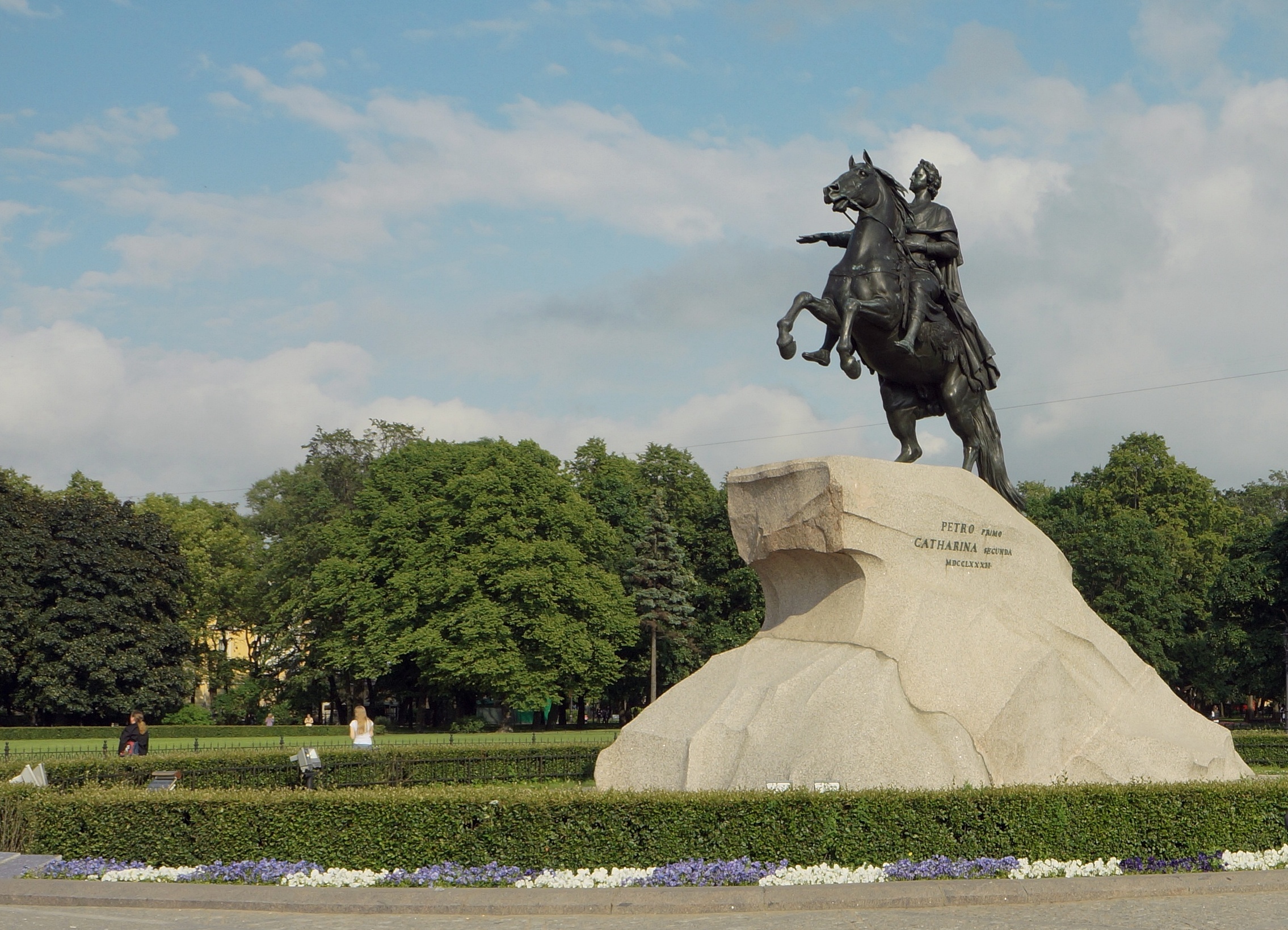 Описание памятника петра 1 в петербурге