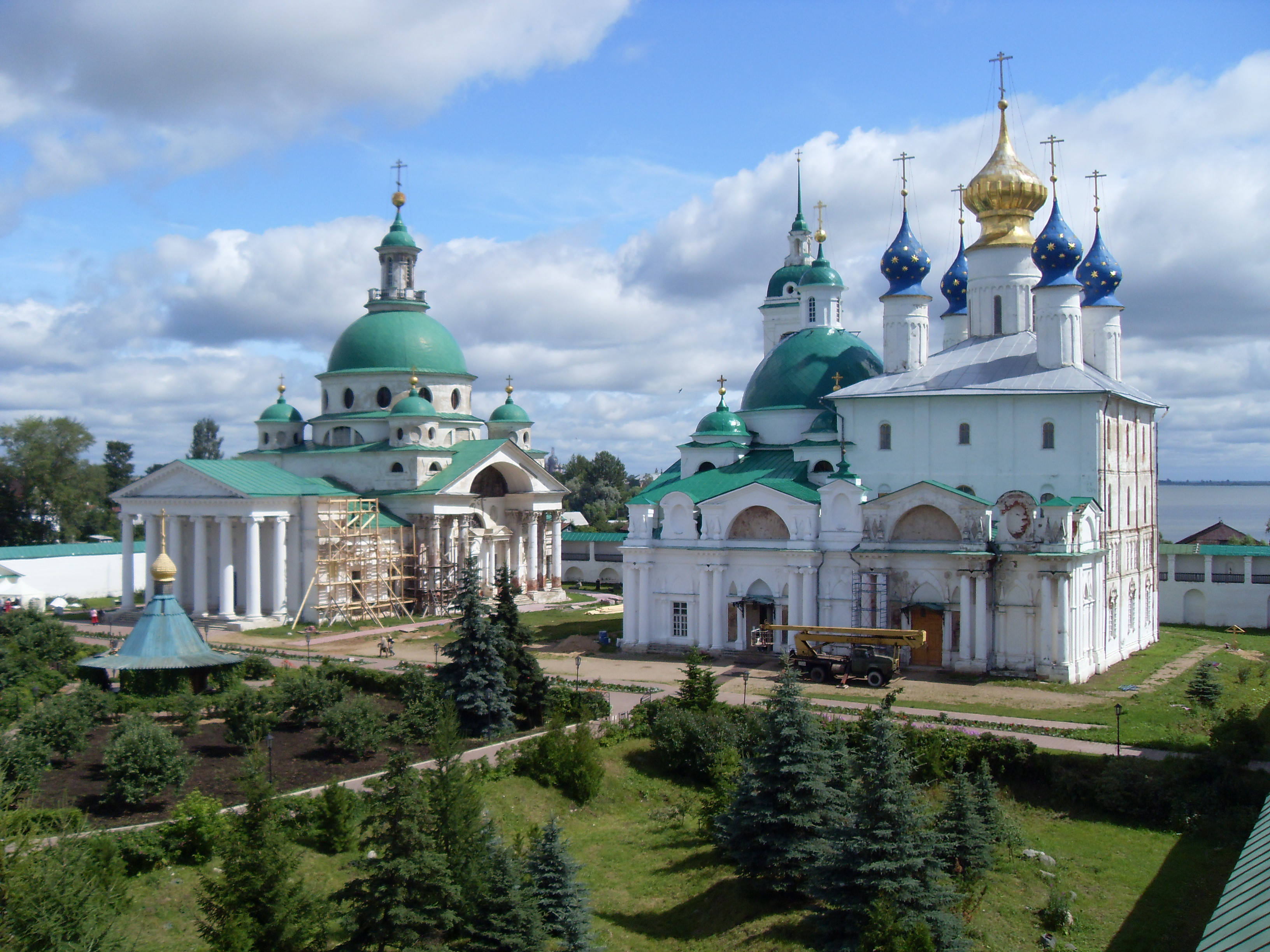 Переславль залесский ростов великий ярославль кострома. Монастырская гостиница Спасо-Яковлевского монастыря Ростов Великий.