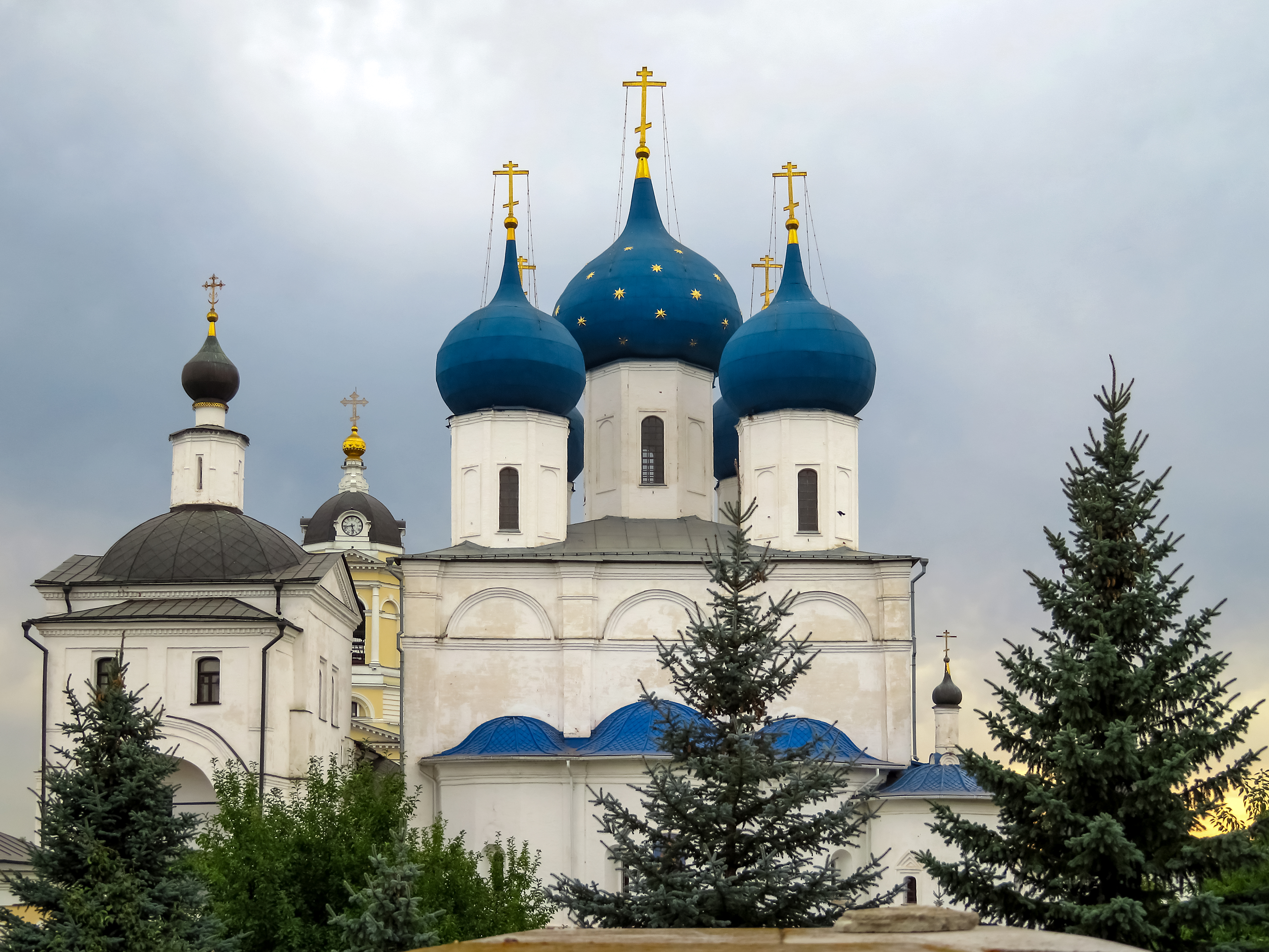 Покровский храм Высоцкого монастыря