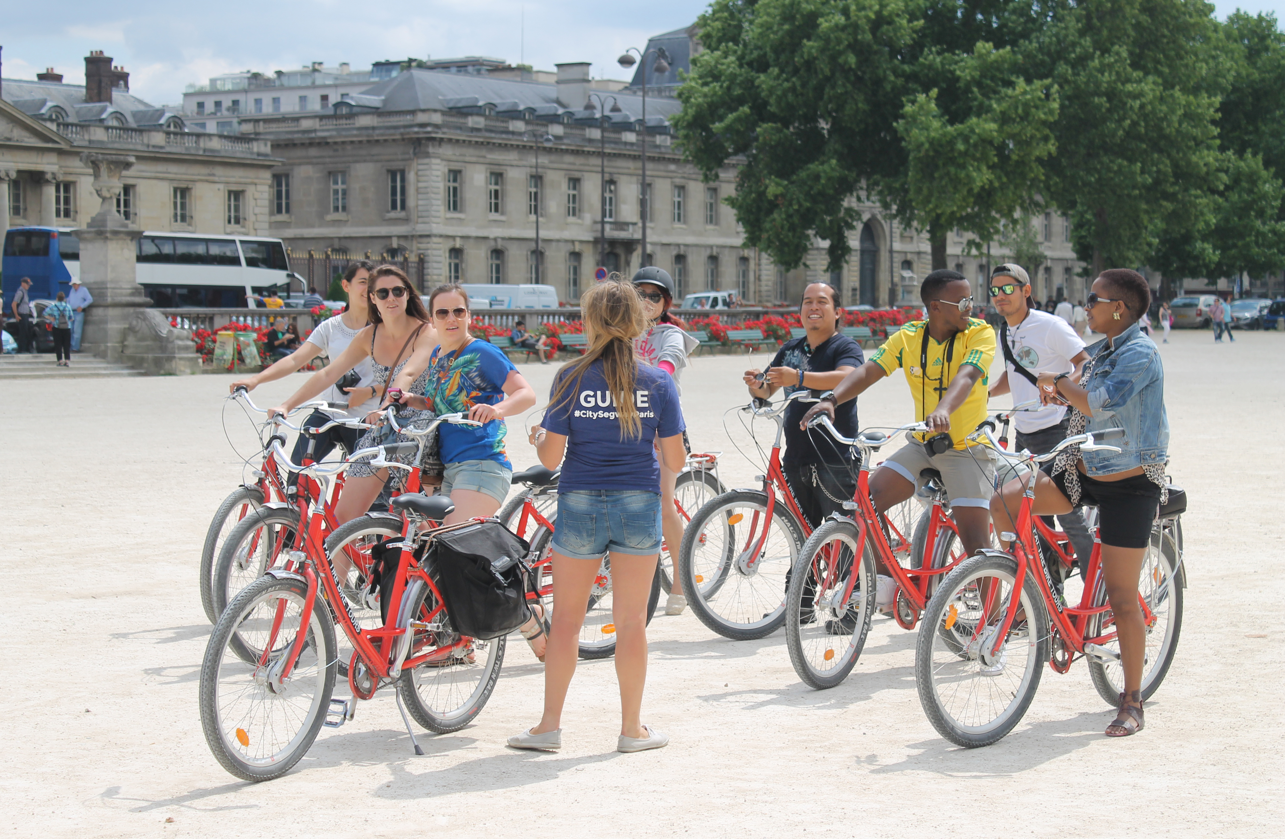 A biking guide group, Paris 14 June 2014.jpg