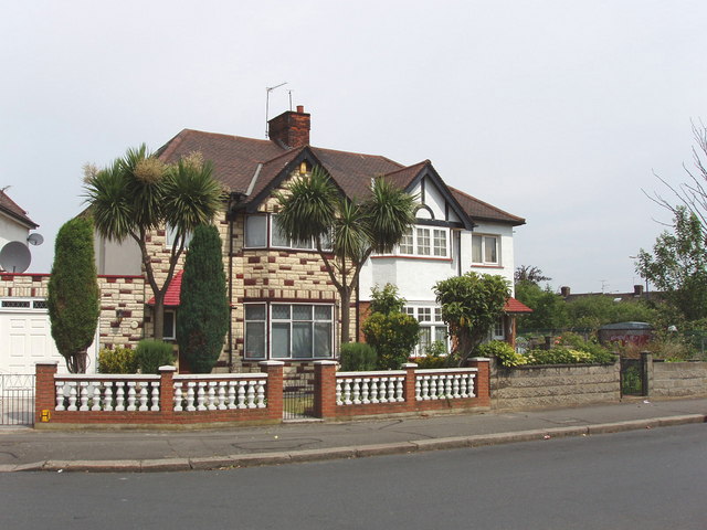 File:Allan way, North Acton - geograph.org.uk - 188098.jpg