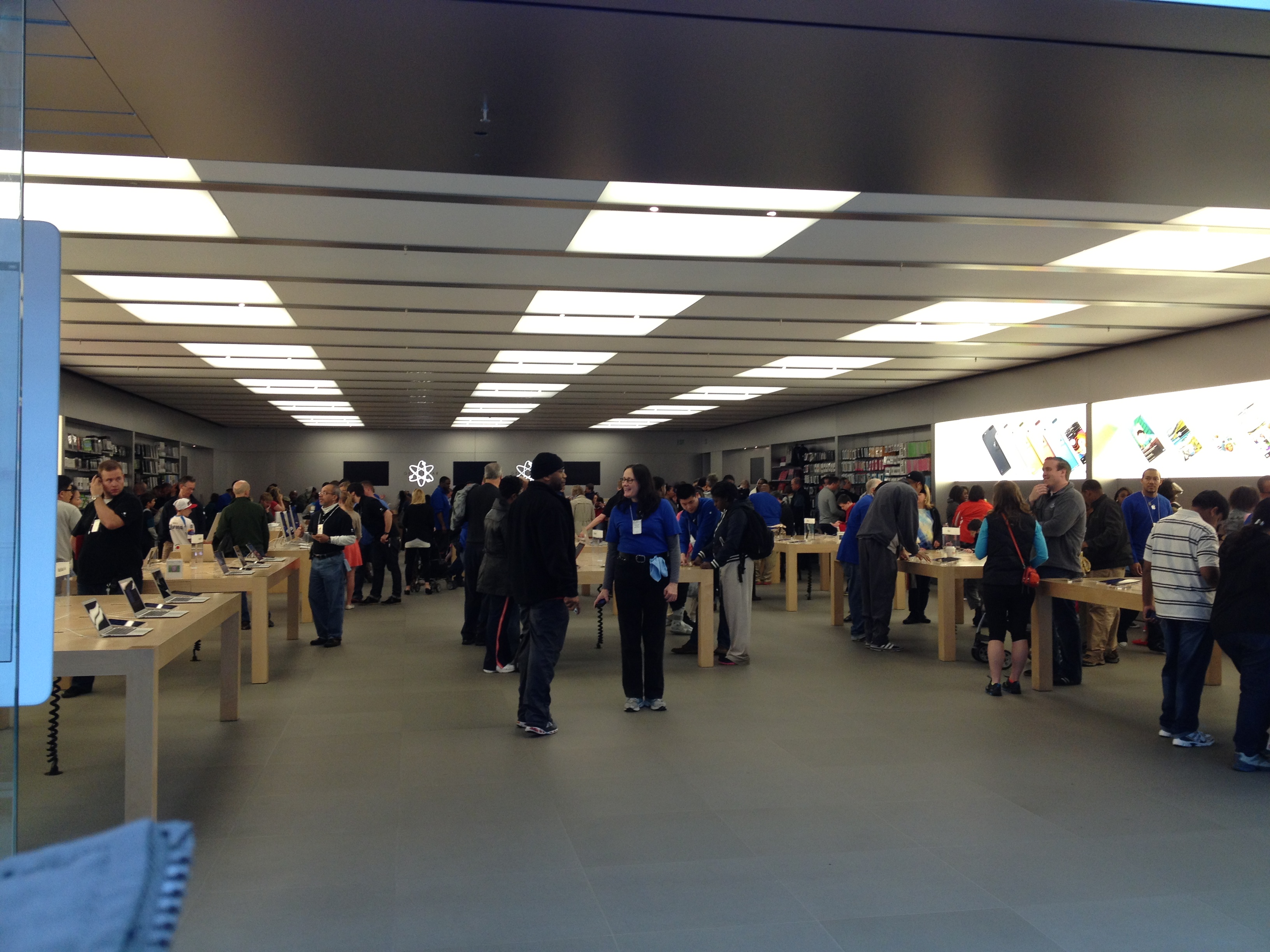 Lenox Square - Apple Store - Apple