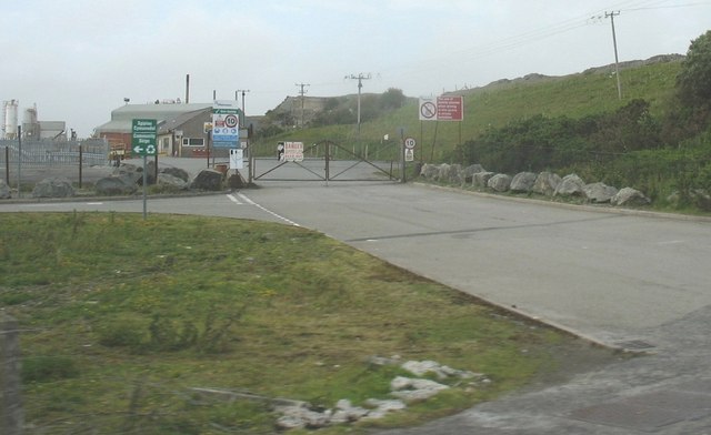 File:Asphalt making plant at Caer Glaw Quarry - geograph.org.uk - 869136.jpg