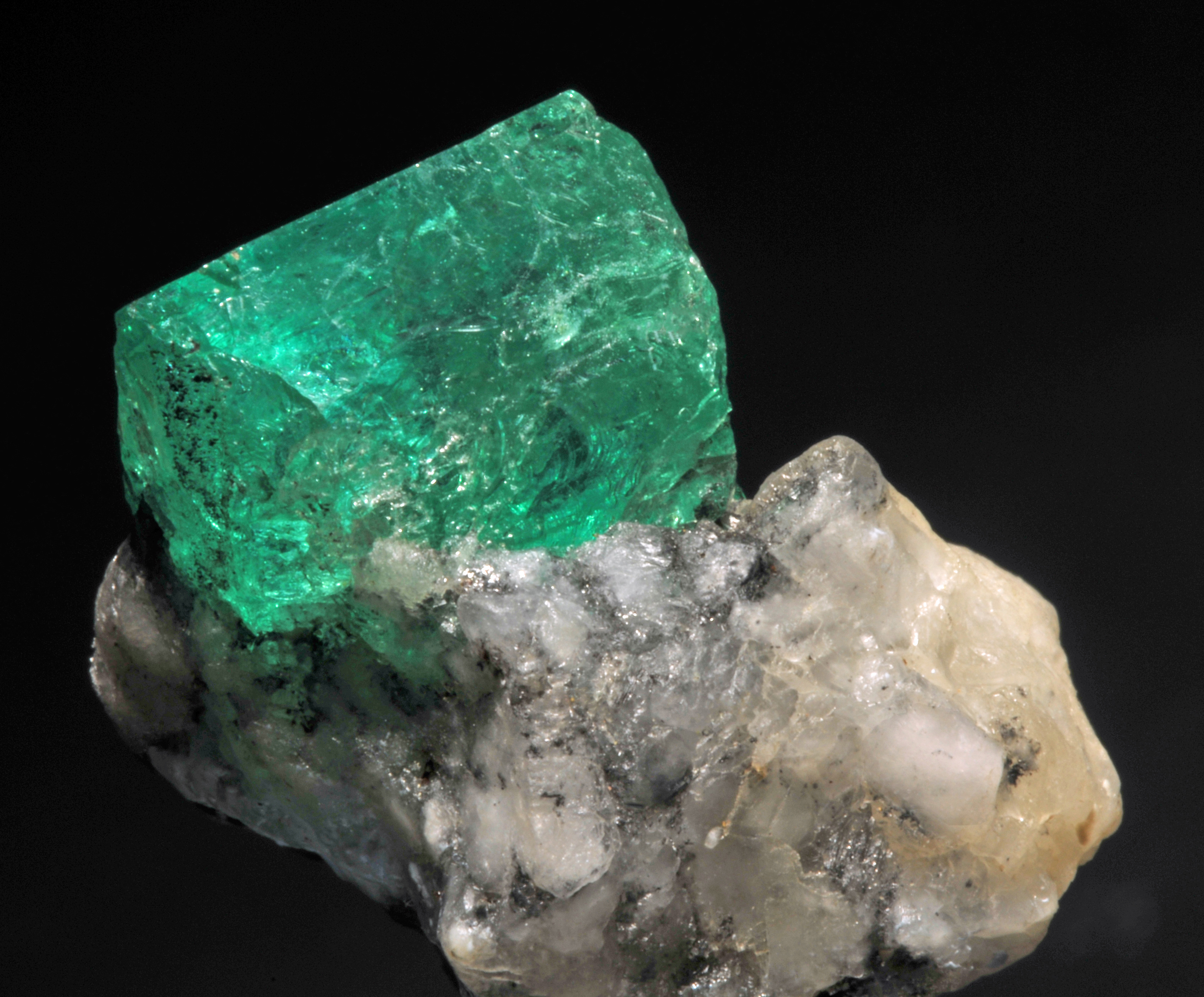 Emerald crystal from [[Muzo]], [[Colombia]]