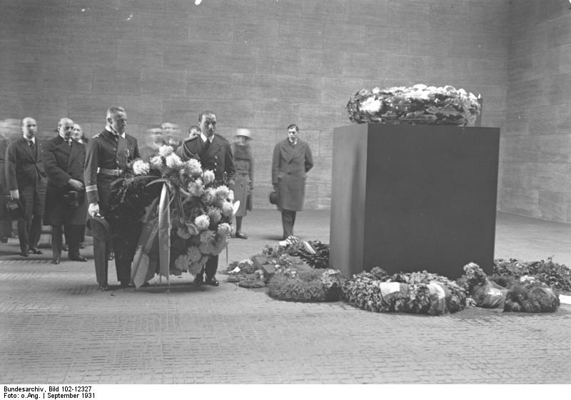 File:Bundesarchiv Bild 102-12327, Berlin, Preussischen Ehrenmal, Kranzniederlegung.jpg