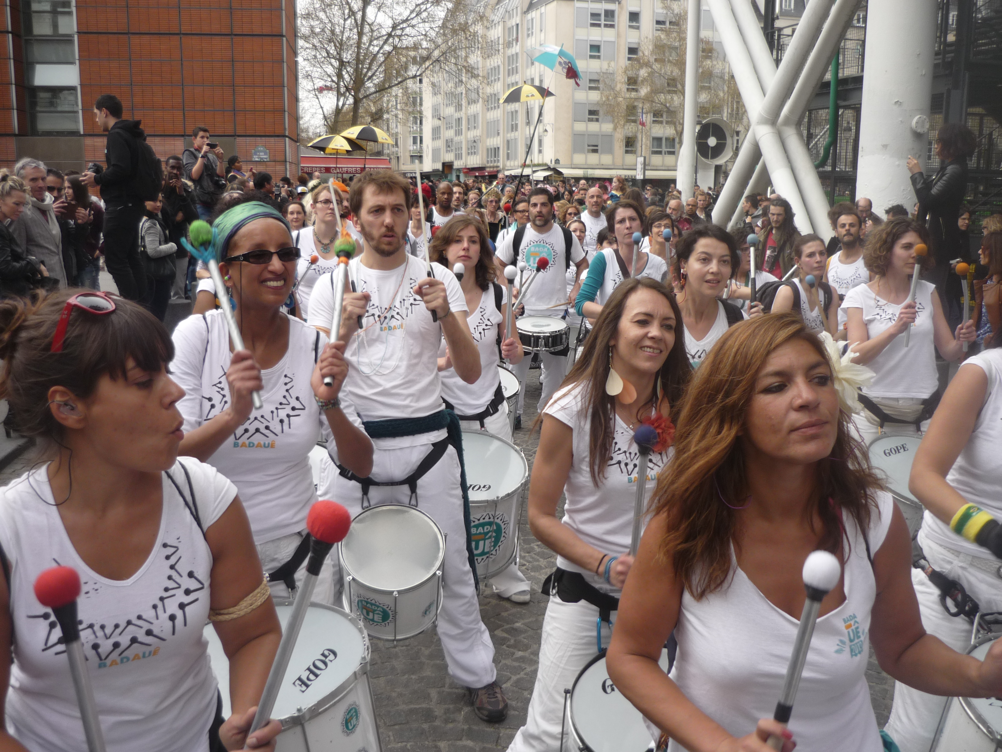 Zizi Pailles, x 6 - Aux Feux de la Fête - Paris