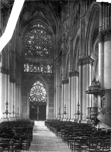 File:Cathédrale Notre-Dame - Vue intérieure de la nef, vers l'entrée - Reims - Médiathèque de l'architecture et du patrimoine - APMH00014217.jpg