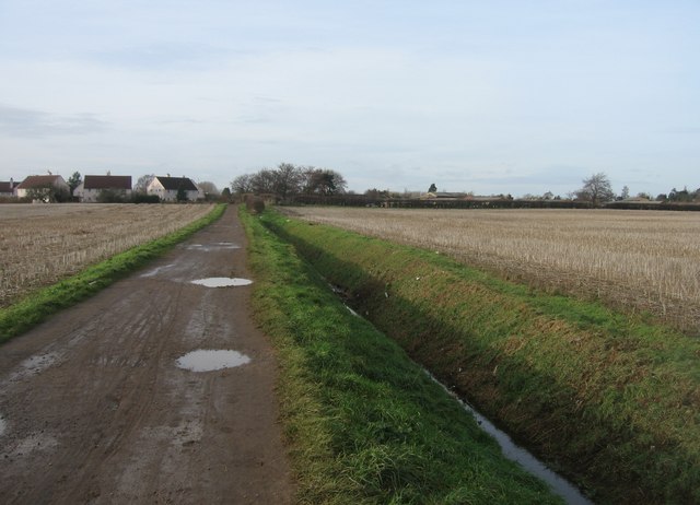 File:Clay Farm track - geograph.org.uk - 644501.jpg