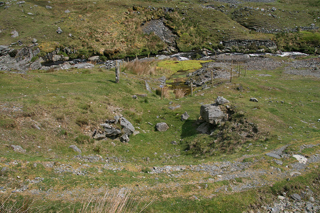 File:Dalrhiw mine adit - geograph.org.uk - 1319364.jpg