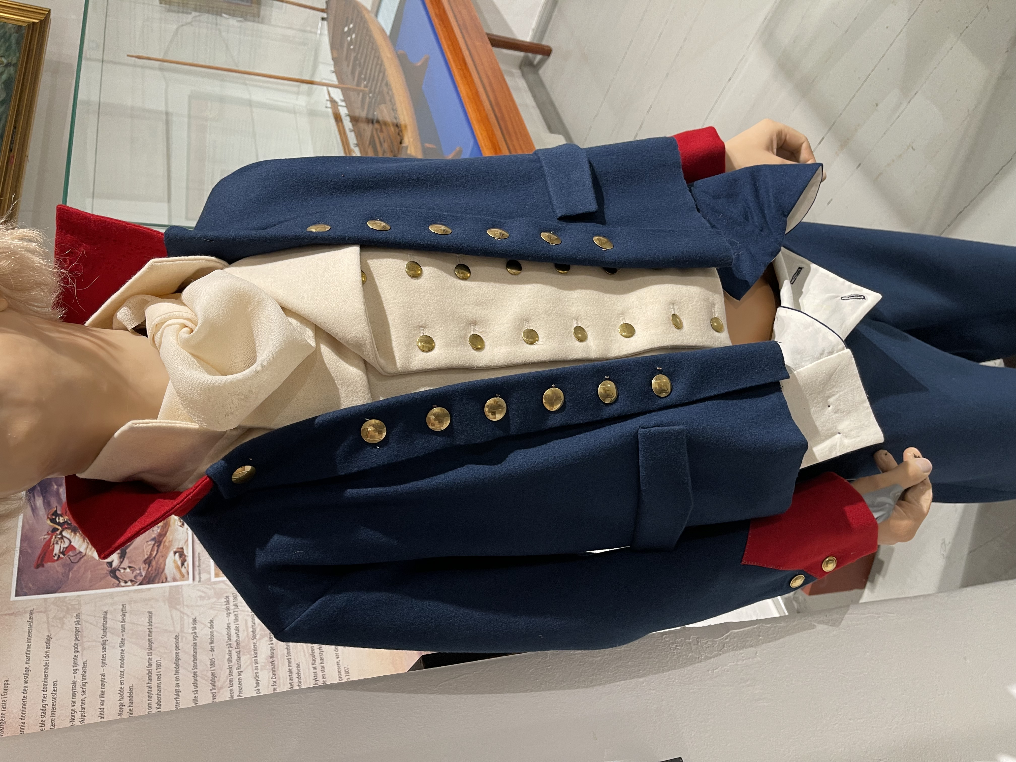 File:Dansk-norske Mannskap matrosdress c 1808 napoleonskrigene blå jakke rød div.farge krage oppslag vest sjømannsbukser klaffebrok Danish-Norwegian Navy sailor uniform replica Mannequin Marinemuseet Naval Museum - Wikimedia Commons