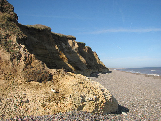 File:Deserted shingle beach - geograph.org.uk - 749736.jpg