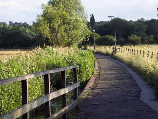 Footpath to the Old Mill, Harnham - geograph.org.uk - 478946
