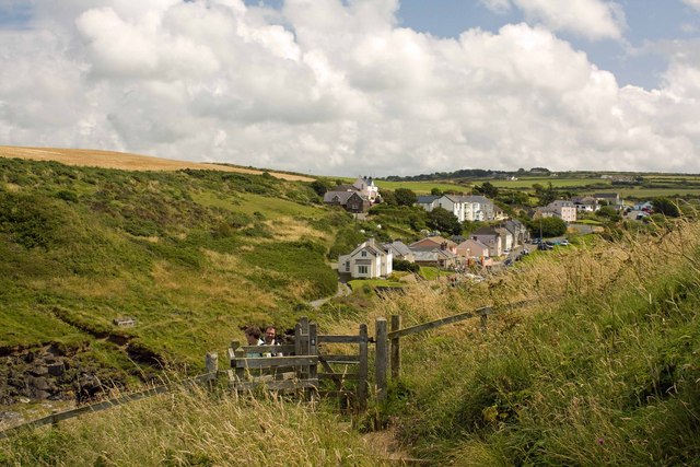 File:Gate west of Porthgain - geograph.org.uk - 1415303.jpg