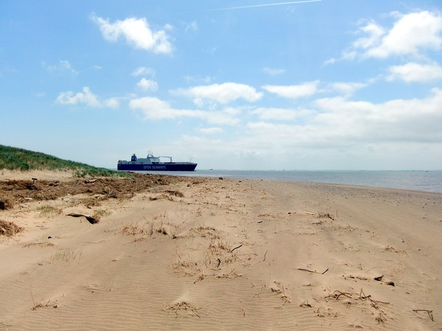 File:Heading up the Humber - geograph.org.uk - 5801015.jpg