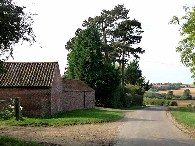 File:Hillside Farm - geograph.org.uk - 3194490.jpg