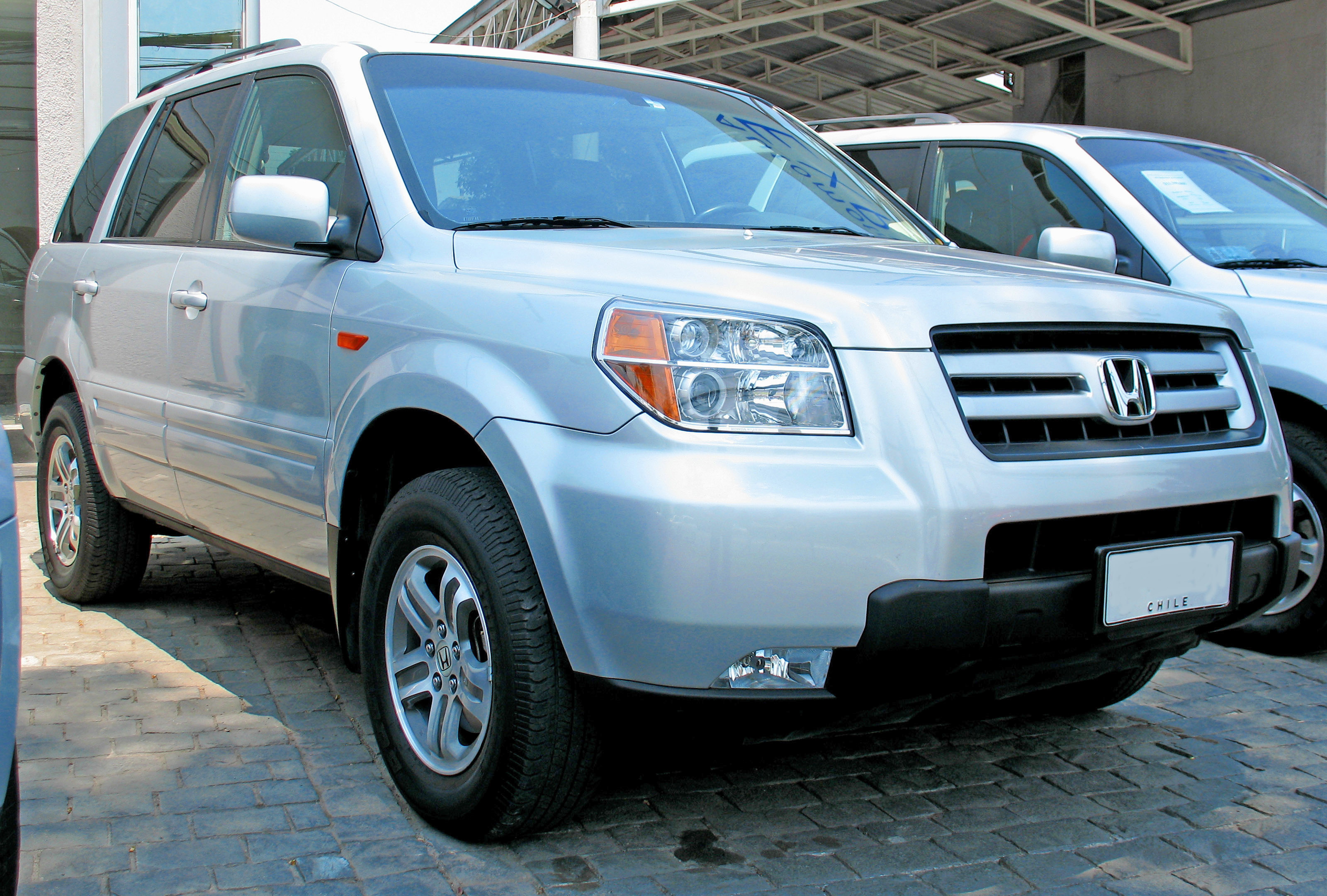 Silver Honda Pilot