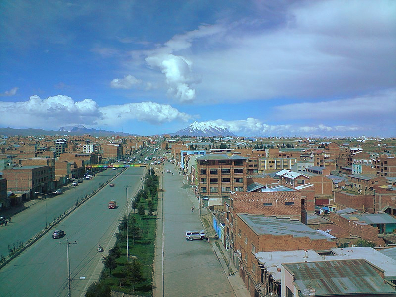 File:ILLIMANI DESDE EL ALTO.JPG