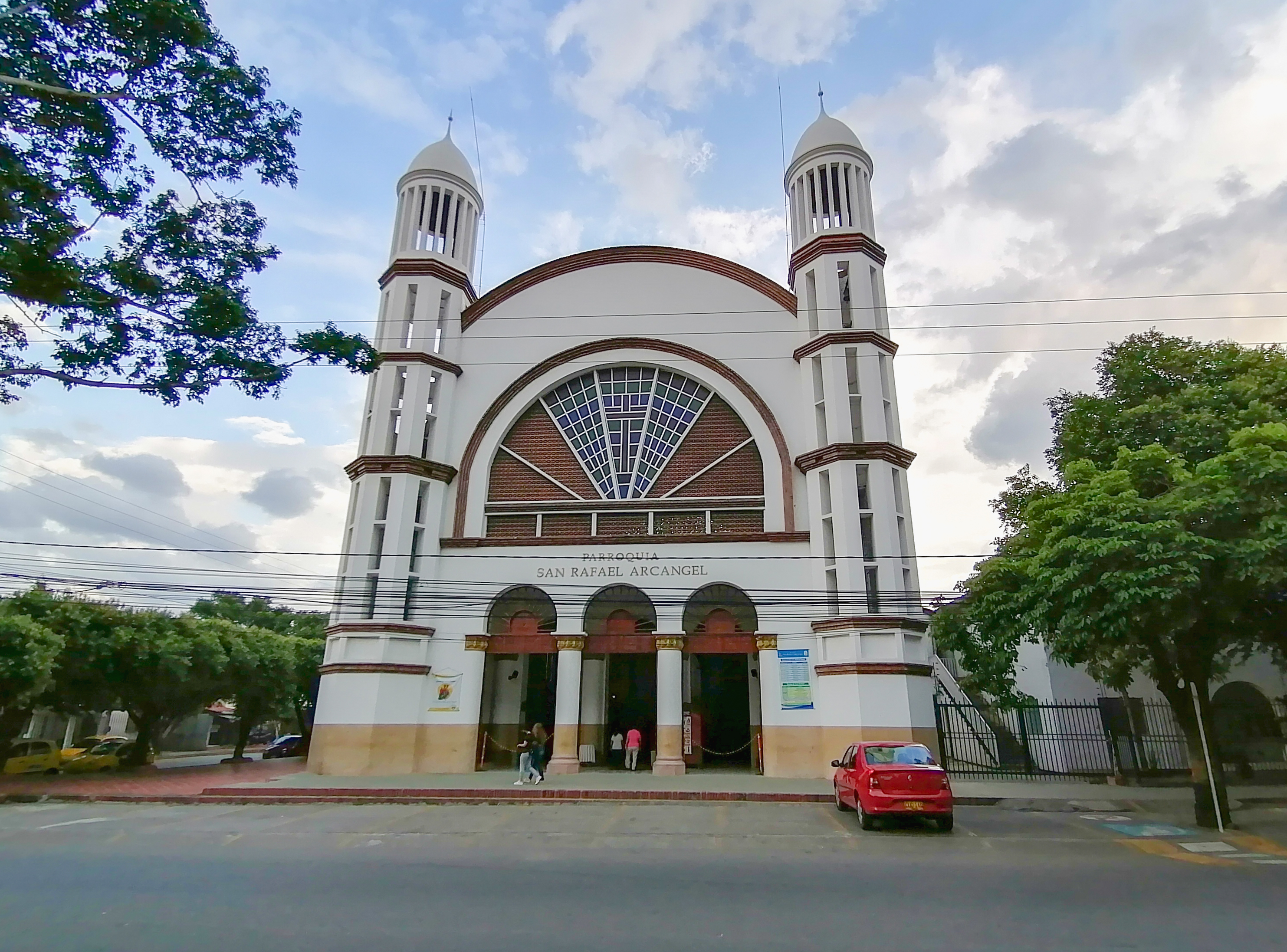 File:Iglesia San Rafael Cúcuta nov  - Wikimedia Commons