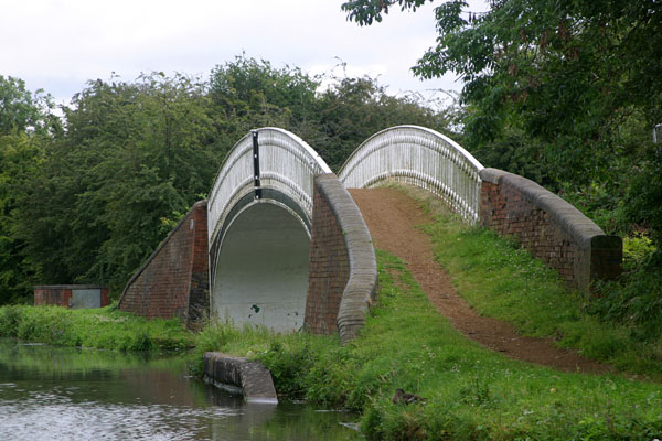 File:Iron Canal Bridge - geograph.org.uk - 31597.jpg