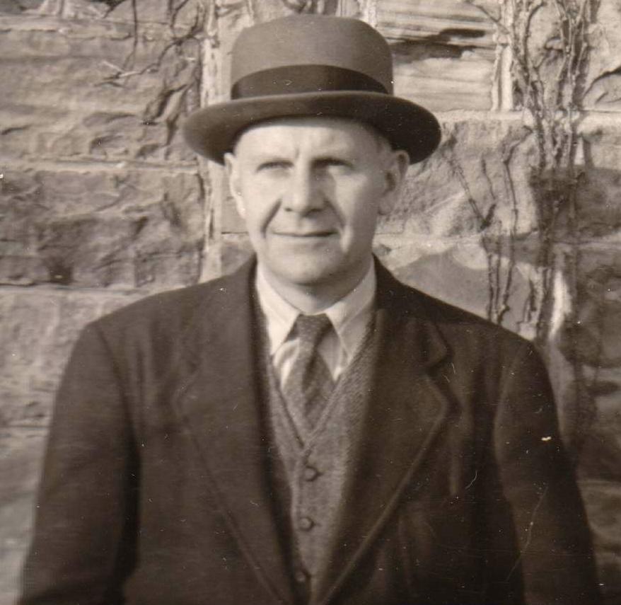 John Crowe Ransom at [[Kenyon College]] in 1941. Photo by [[Robie Macauley]].