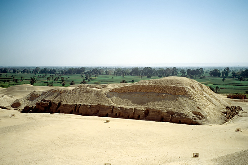 File:Meidum97Mastaba17.jpg