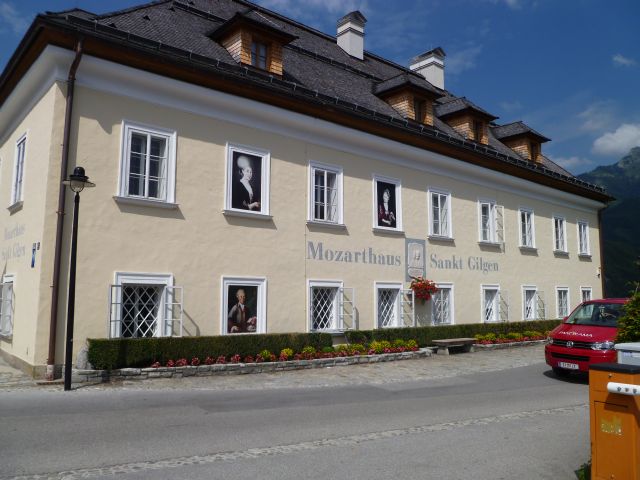 File:Mozarthaus St. Gilgen - 1.jpg